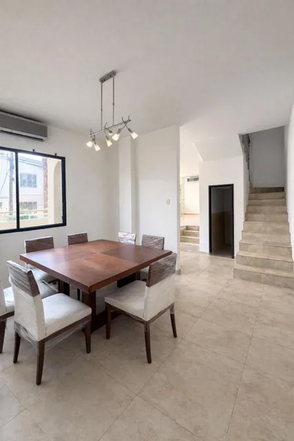 Alquiler Amplia Casa en Urb Las Cumbres, 4 Dorm., Patio con Terraza, 3 Parqueos Cerrados, Guayas — imagen 4