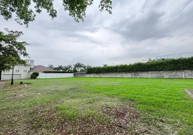 Lagos del Batan - Exclusivo Terreno Esquinero en Venta - Samborondon, Guayas — imagen 5
