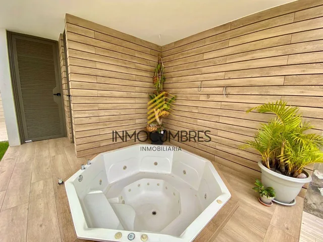 Casa con 500 m² y 4 Dorm. en Venta en Tumbaco — imagen 2
