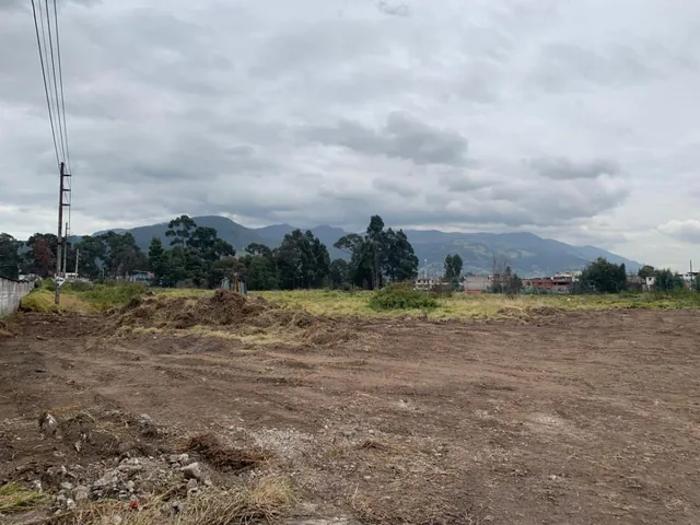 Terreno de 2 Hectáreas en El Zona Industrial del Sur de Quito en Venta — imagen 3
