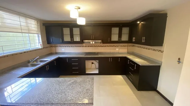 Se Vende Linda Casa de 3 Dorm. con Patio y Terraza en El Condado — imagen 4