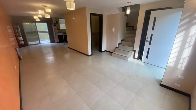 Se Vende Linda Casa de 3 Dorm. con Patio y Terraza en El Condado — imagen 3