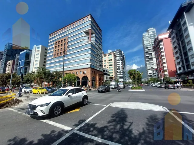 Vendo Terreno con Bodegas / Galpones a 3 Minutos de Quicentro Shopping La Carolina — imagen 2