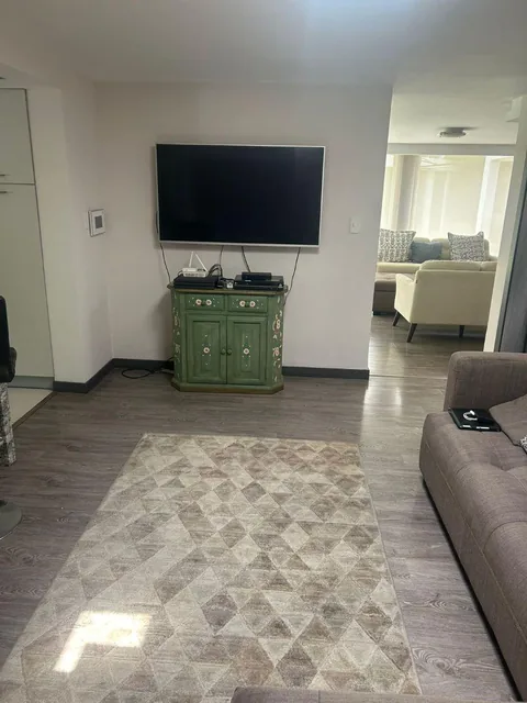 Casa de Una Sola Planta de 230 m Totalmente Remodelada — imagen 4