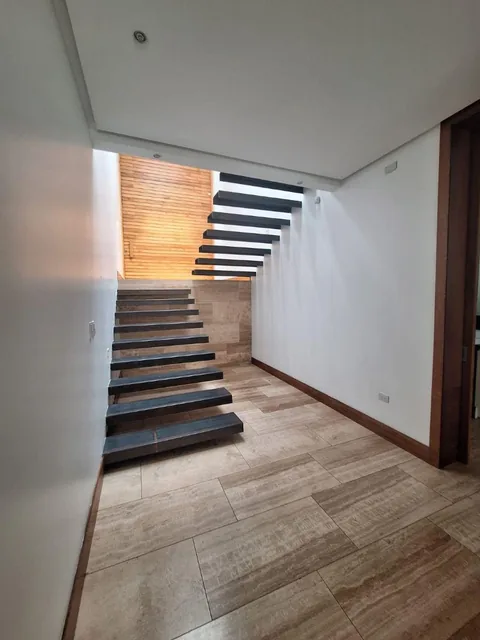 Venta Casa de Lujo Tumbaco Sector La Viña — imagen 4