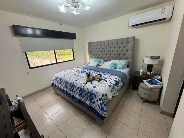En Venta Casa de 5 Dorm. con Jacuzzi en Urb. La Romareda. Guayas — imagen 3