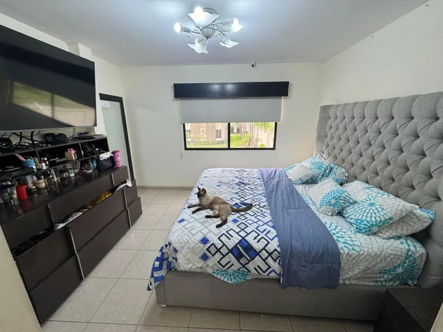 En Venta Casa de 5 Dorm. con Jacuzzi en Urb. La Romareda. Guayas — imagen 2
