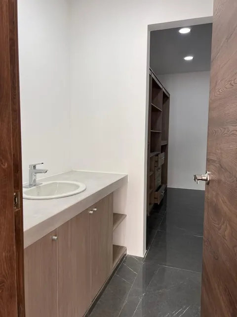 Exclusiva Casa en Venta en Ceibos con Diseño Moderno y Acabados de Lujo (Wt), Guayas — imagen 4