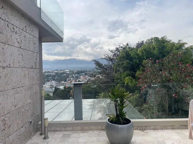 Casa de Lujo en Venta en Cumbaya en Urbanización de Lujo — imagen 2
