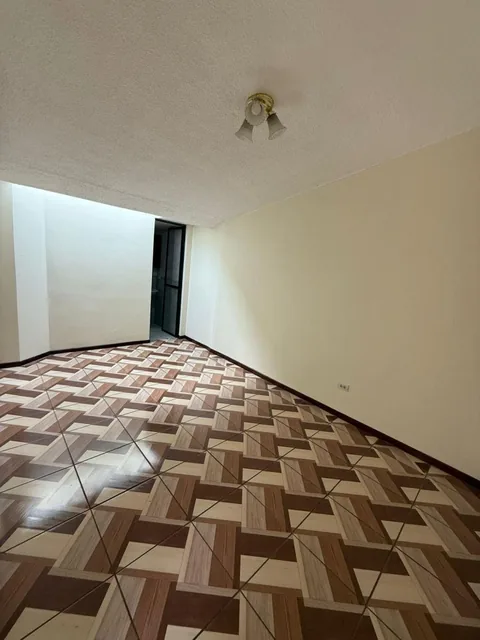 Hermosa Casa con Local de Venta (Sector Machala) — imagen 3