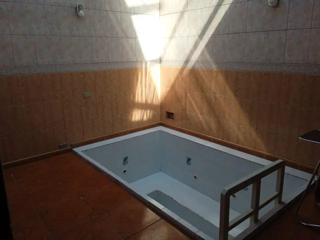 Amplia Casa en Venta Tres Niveles con Seis Dorm. Sector Cotocollao — imagen 2