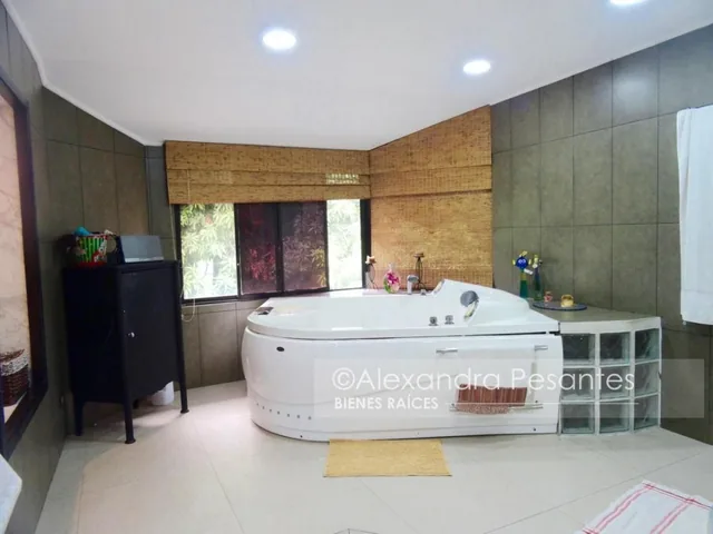 Kennedy Norte. Urbanizacion Privada Casa Impecable 1000 m² en Venta, Guayas — imagen 5
