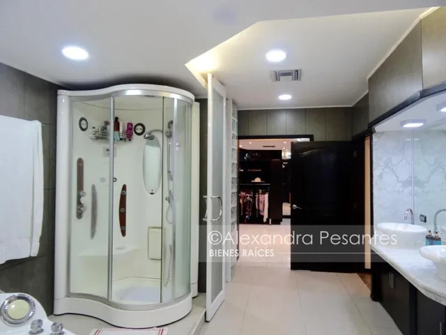 Kennedy Norte. Urbanizacion Privada Casa Impecable 1000 m² en Venta, Guayas — imagen 4