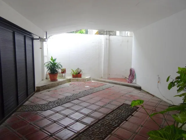 Kennedy Norte. Urbanizacion Privada Casa Impecable 1000 m² en Venta, Guayas — imagen 2