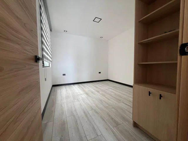 En Venta Departamento Tres Dorm. Acabados de Lujo - Cuenca, Azuay — imagen 4