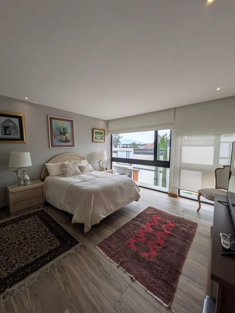 Hermosa Casa de Venta en Uno de Los Mejores Sitios de Cumbaya. San Juan — imagen 3