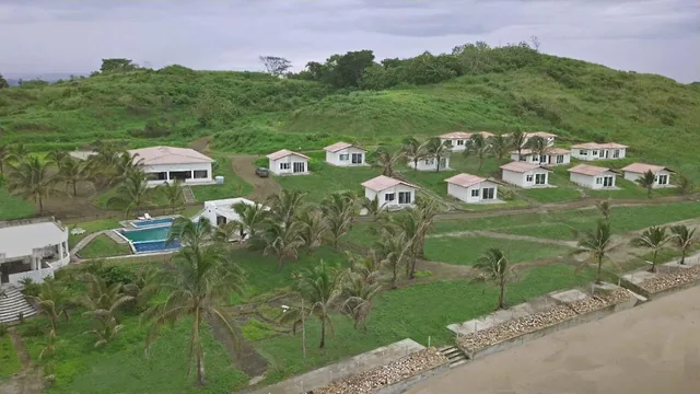 Venta Terreno con Hotel en Operación y Proyecto de Vivienda - Cojimies, Manabí — imagen 4