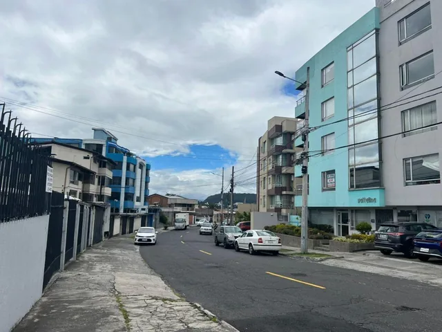 Terrenos con Construcción Ubicados en La Elia Liut y Brasil. Juntos o Separados. Provincia de Pichincha — imagen 3