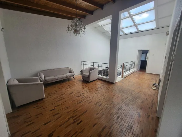 Oportunidad Amplia y Confortable Casa en Venta — imagen 2
