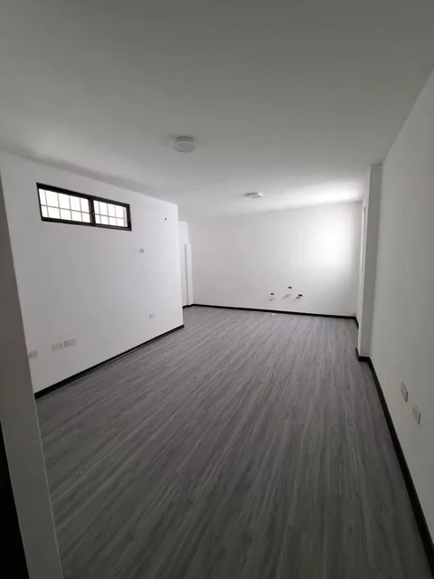 Ceibos Norte: en Venta Impecable Casa Remodelada de 4 Habitaciones con Patio y Terraza, Guayas — imagen 4