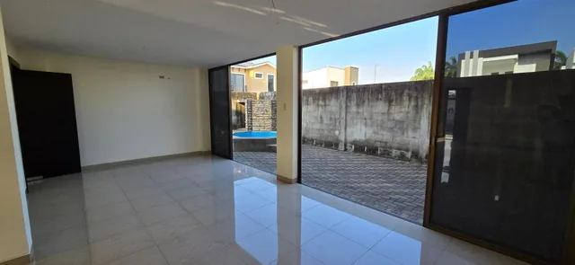 Vendo Casa Cerca del Centro Comercial El Dorado 3 Dorm. en Mallorca Village, Guayas — imagen 5