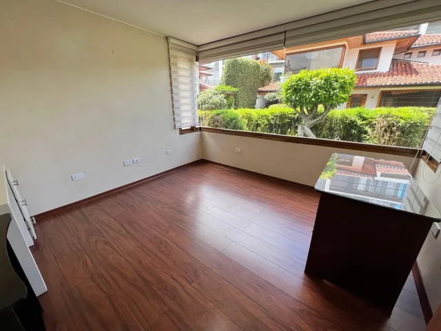 Vendo, Casa de 1800 m² con 4 Habitaciones en Cumbayá — imagen 4
