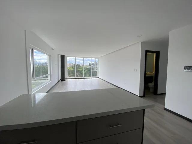 Departamento de Venta 3 Dorm. en Monteserrín, Quito — imagen 3