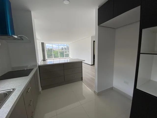 Departamento de Venta 3 Dorm. en Monteserrín, Quito — imagen 2