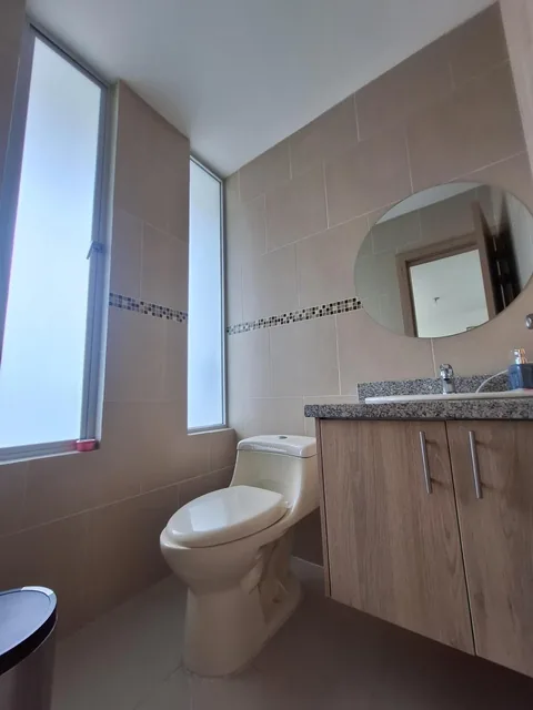 Dentro de Urb. con Seguridad Amplia y Bonita Casa en Venta — imagen 5