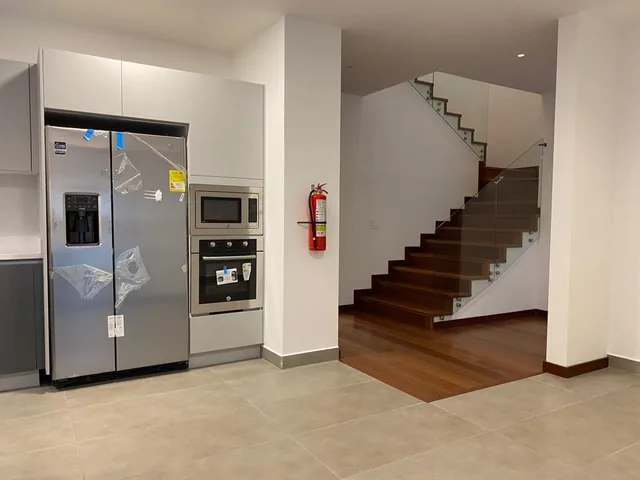 Renta $3.153 Dúplex de Lujo 331 m² a Estrenar con 4 Parq. Sector González Suárez — imagen 2