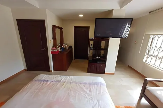 Venta Casa Remodelada - Urb. San Felipe – Espaciosa y con Acabados de Lujo (Wt), Guayas — imagen 3