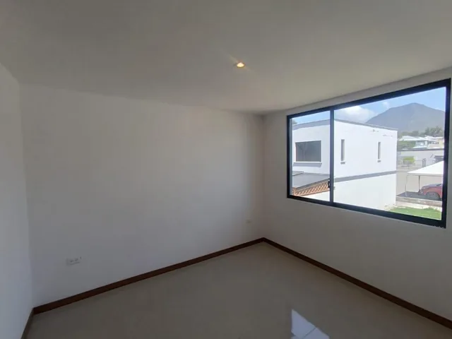 Dúplex en Venta con Terraza Privada – Kartódromo, San Antonio de Pichincha — imagen 2