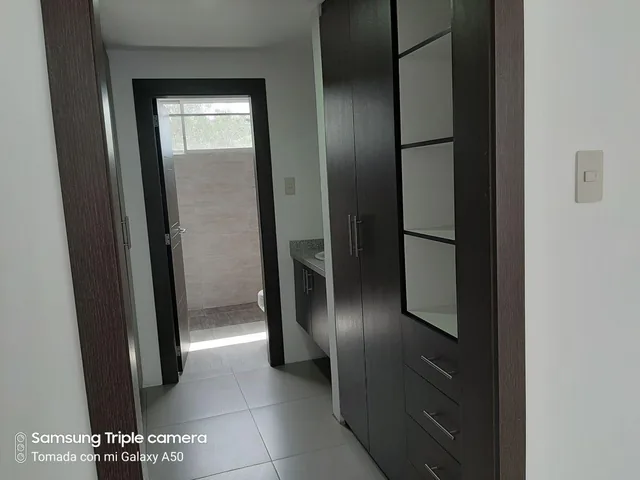 Cerca Al Supermaxi - Coral Hermosa Casa 3 Dorm. con Baños — imagen 3