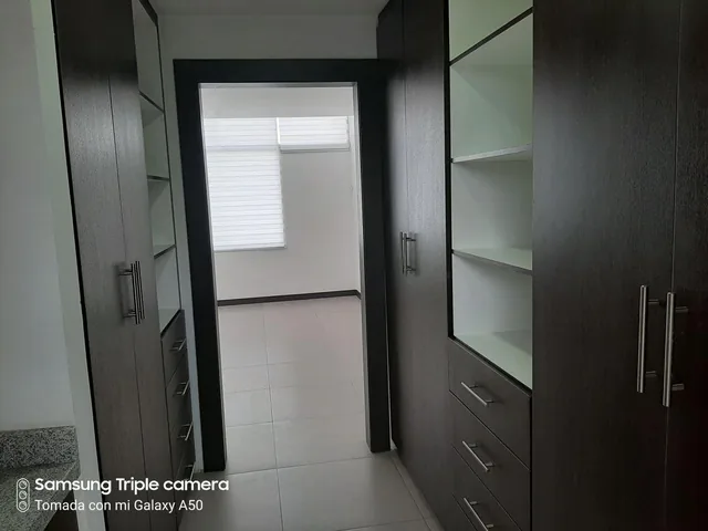 Cerca Al Supermaxi - Coral Hermosa Casa 3 Dorm. con Baños — imagen 2