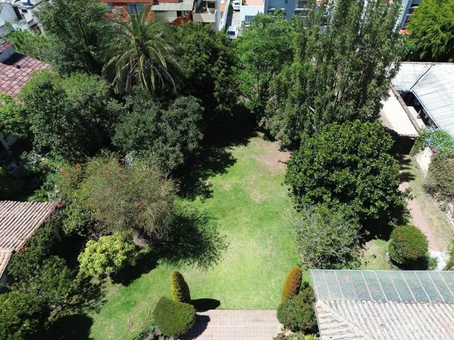 Casa de Venta Estilo Rústico Dentro de Urbanización, Sector Cununyacu. Gran Jardín, Oportunidad — imagen 5