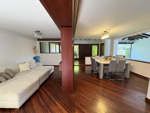 Vendo Casa Independiente Reservorio de Cumbaya Dentro de Urbanización — imagen 2