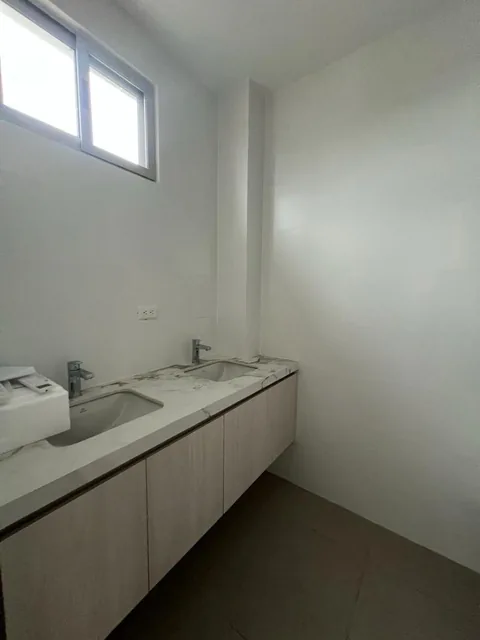 Comodo y Exclusivo Departamento en Venta - Urb. Puerta Al Rio 2.5 Samborondon, Guayas — imagen 3