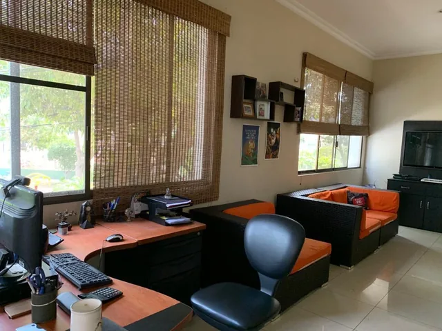 Casa en Venta – Urb. Portón de Las Lomas – 3 Niveles – Piscina y Ascensor (War), Guayas — imagen 2