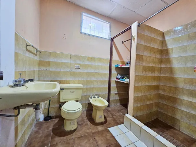 De Oportunidad Casa de 200 m² con 4 Habitaciones en Venta en La Milina Para Remodelar — imagen 2