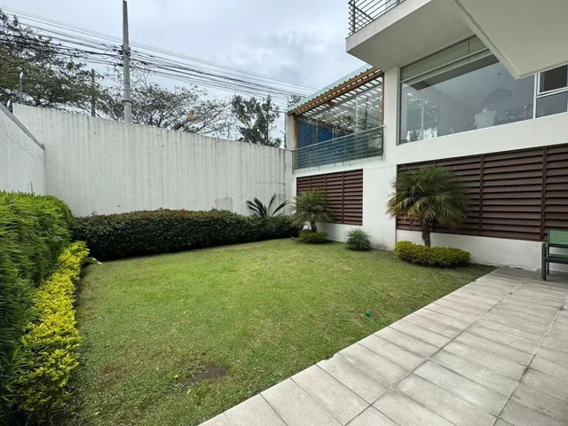Departamento de 2 Dorm. con Piscina de 197 m² en San Juan. Vista Panorámica a Toda Cumbayá — imagen 4