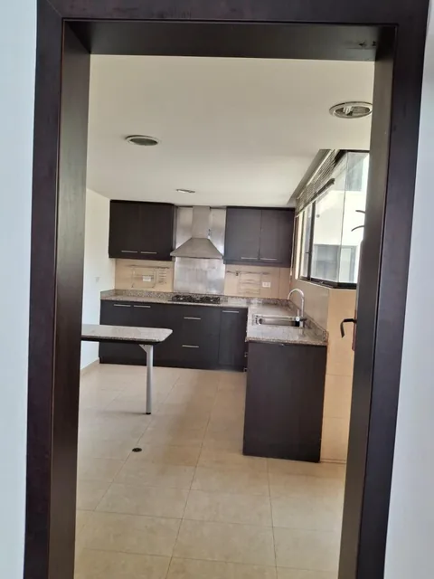 Amplio Departamento Moderno en Quito — imagen 2