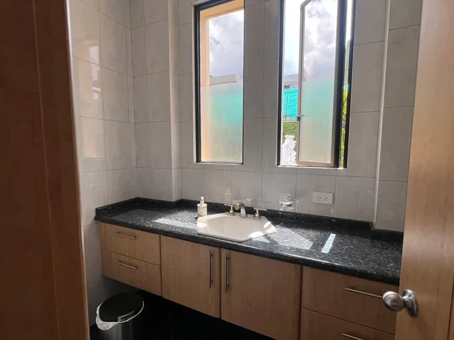 Excelente Casa Centa Campo Alegre (Monteserrin) — imagen 4