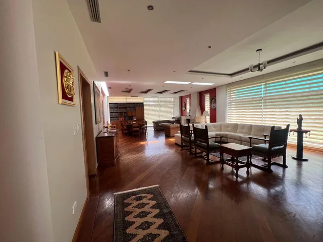 Excelente Casa Centa Campo Alegre (Monteserrin) — imagen 3