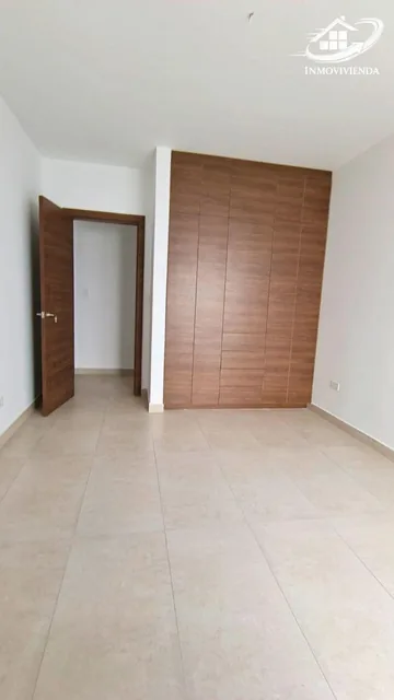 San Juan de Cumbayá, Dentro de Urbanización Privada Departamento de Tres Dorm. con Terraza — imagen 4