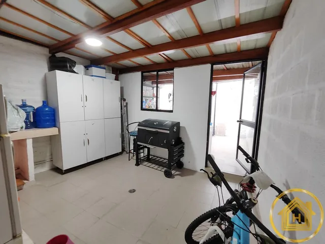 Casa Independiente 4 Habitaciones Una en Planta Baja, Amplio Patio, Bbq, Jacuzzi, Valle Los Chillos — imagen 4