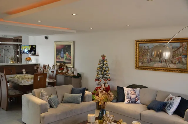 Casa Remodelada en Venta en El Valle, con Patio Cubierto y Jardín Frontal — imagen 4