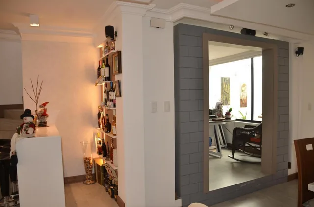 Casa Remodelada en Venta en El Valle, con Patio Cubierto y Jardín Frontal — imagen 2
