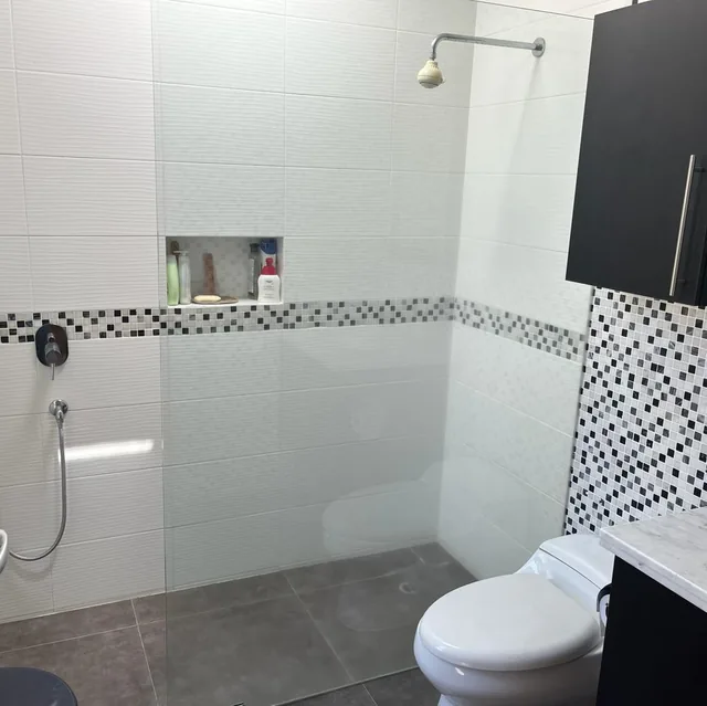 Vendo Casa en Cumbaya 900 m² Terreno 350 m² Const 3 Dorm $630.000,00 — imagen 2