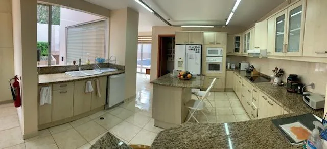 Residencia Exclusiva en Urbanizacion Privada Sector Colegio Menor, en Venta — imagen 3
