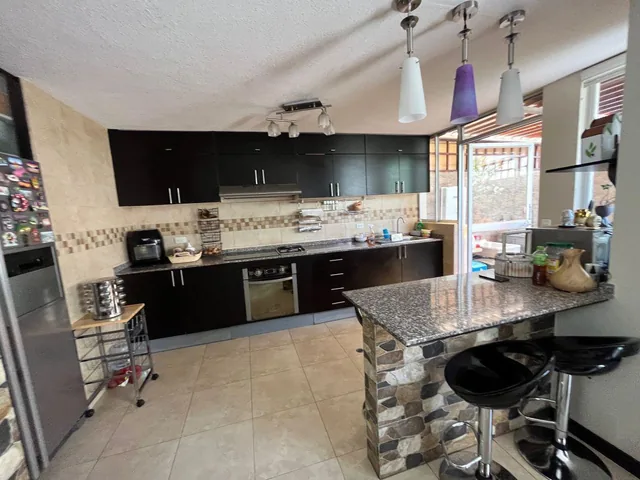 Casa en Conjunto en San Antonio de Pomasqui de Cemexpo 5 Minutos — imagen 5